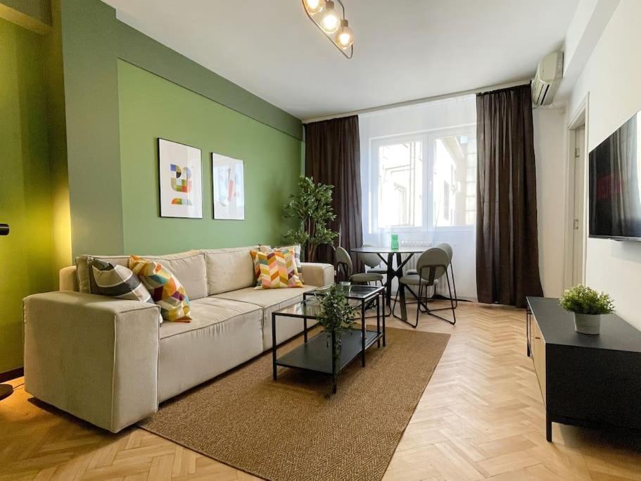 Consensus - Calea Victoriei * Bucarest